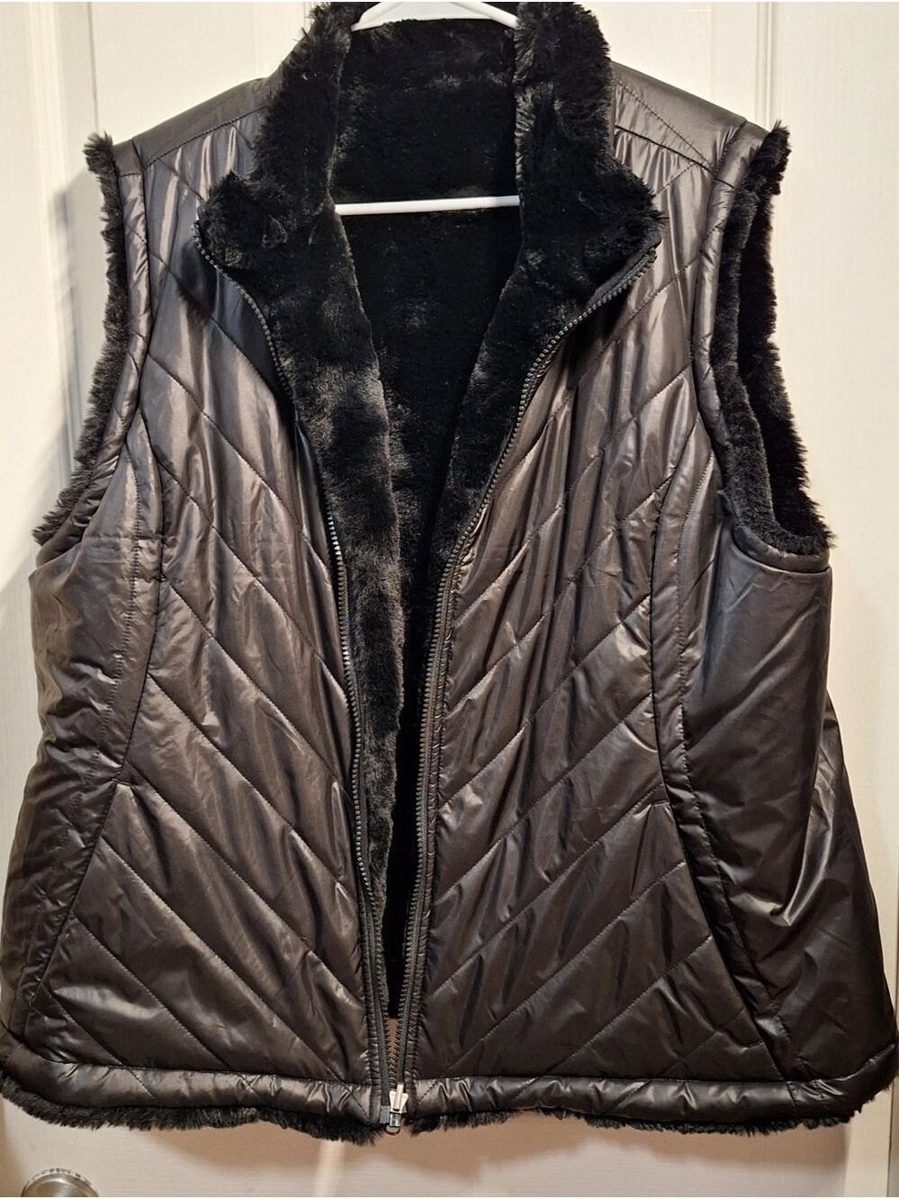 Women’s Quilted Faux-Fur Lined Vest - Black Reversible XL